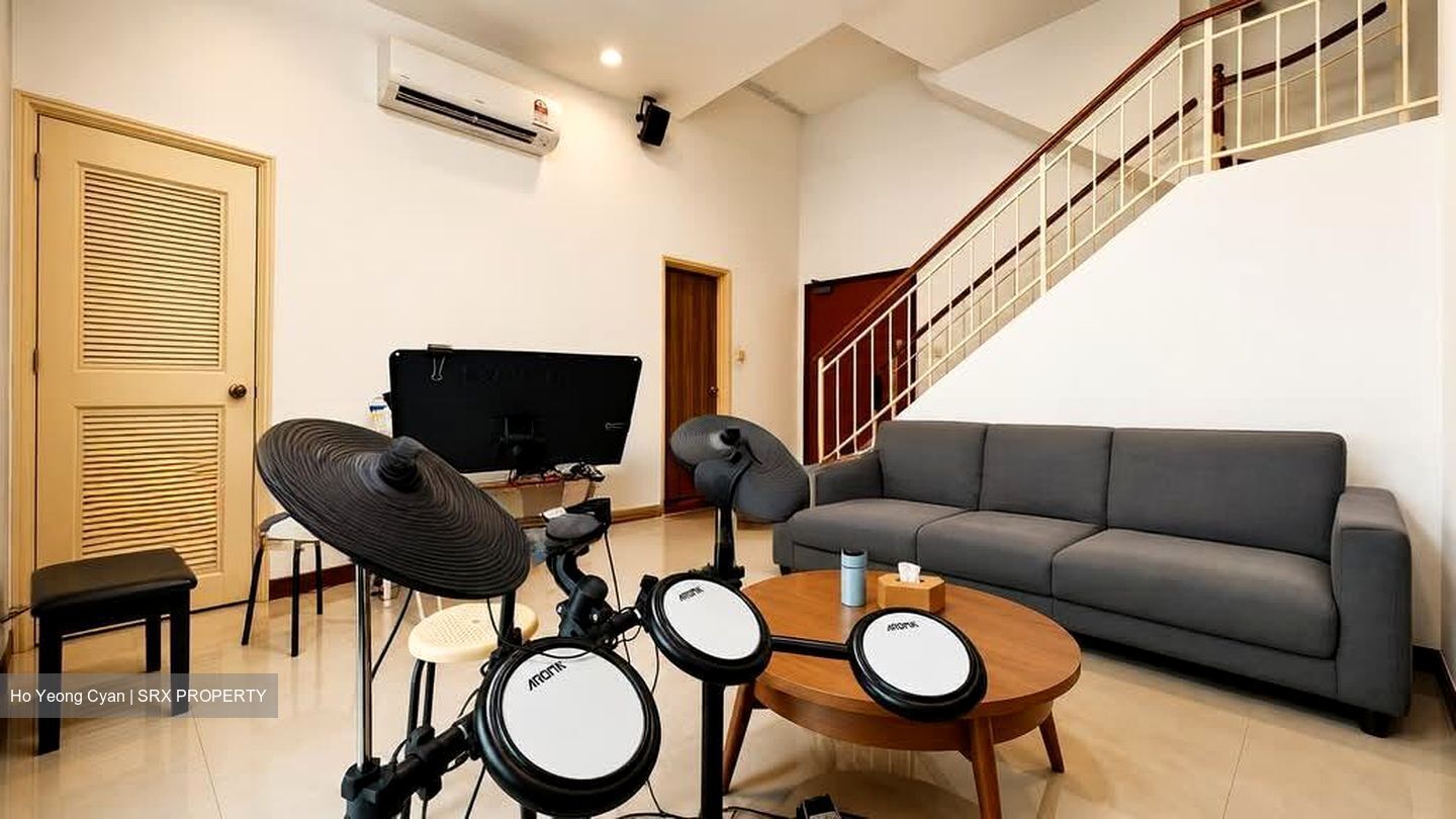 Changi South Avenue 1 (D16), Terrace #563508351